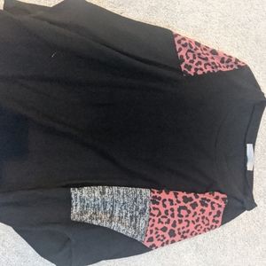(HAPTICS) black, pink, and gray shirt